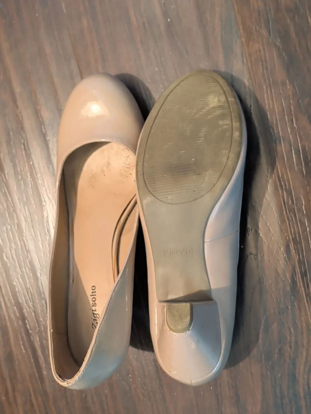 Zigi Soho Women's Cream Patent Round-Toe Heels